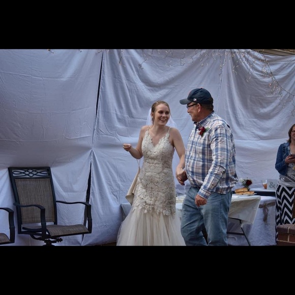 WEDDING DRESS!! ❤️❤️ - Picture 6 of 8